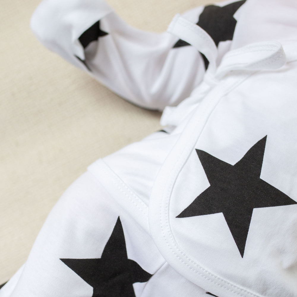 up close bold star print