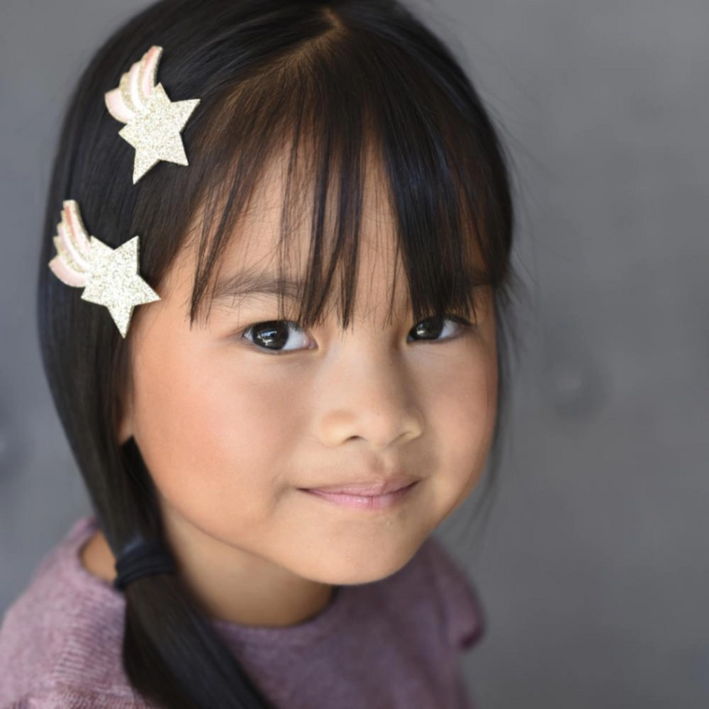 a girl wearing Shooting Star Hair Clip - Pink Glitter